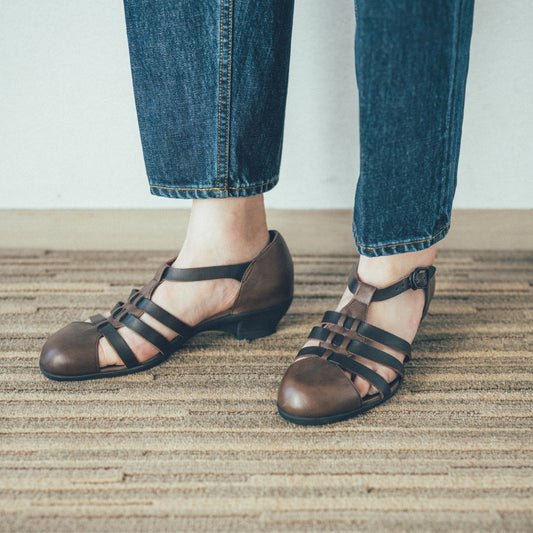 TR-021 GURKHA STRAP HEELS DBR