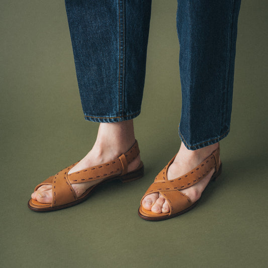 C-2337 CROSS SANDALS CA