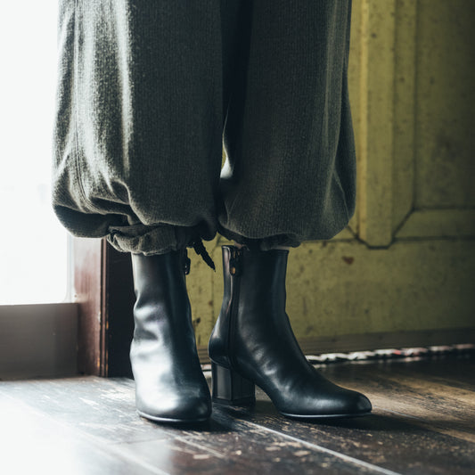 C-2360 PLAIN TOE SIDE-ZIP BOOTS BL