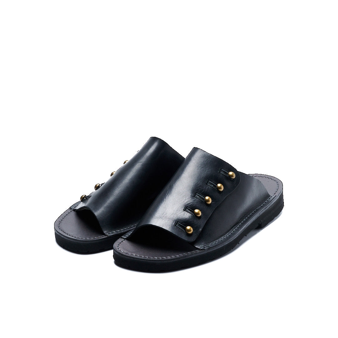 【受注オーダー/納期:2026年3月下旬】C-7050PU BUTTON SANDALS BL
