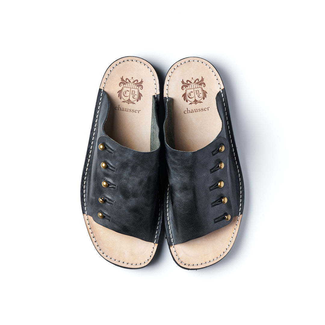 【受注オーダー/納期:2026年3月下旬】C-7050NN BUTTON SANDALS BL
