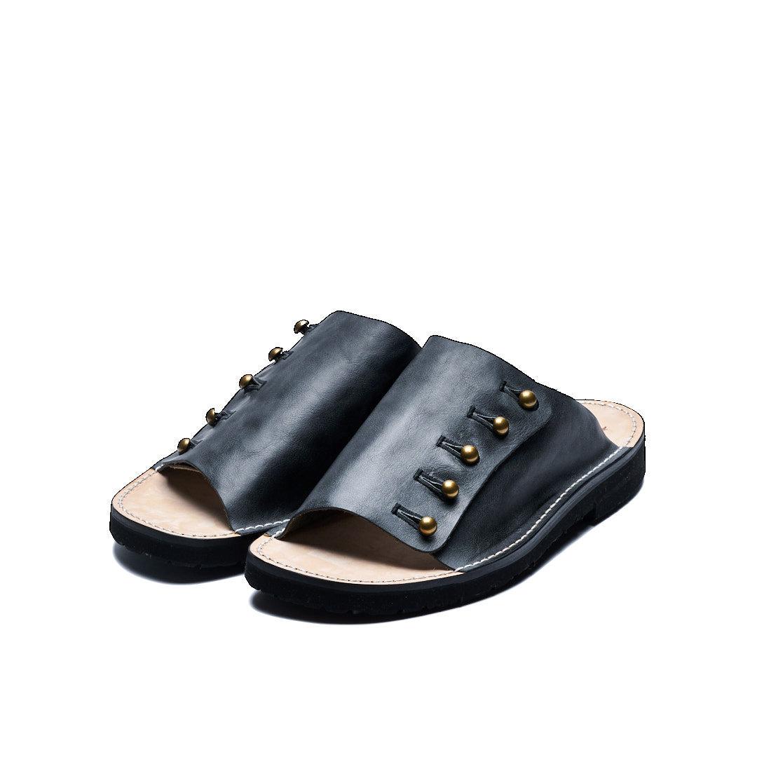 【受注オーダー/納期:2026年3月下旬】C-7050NN BUTTON SANDALS BL