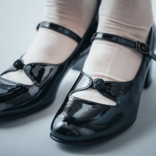 C-2371 CHINA BUTTON STRAP PUMPS BLE