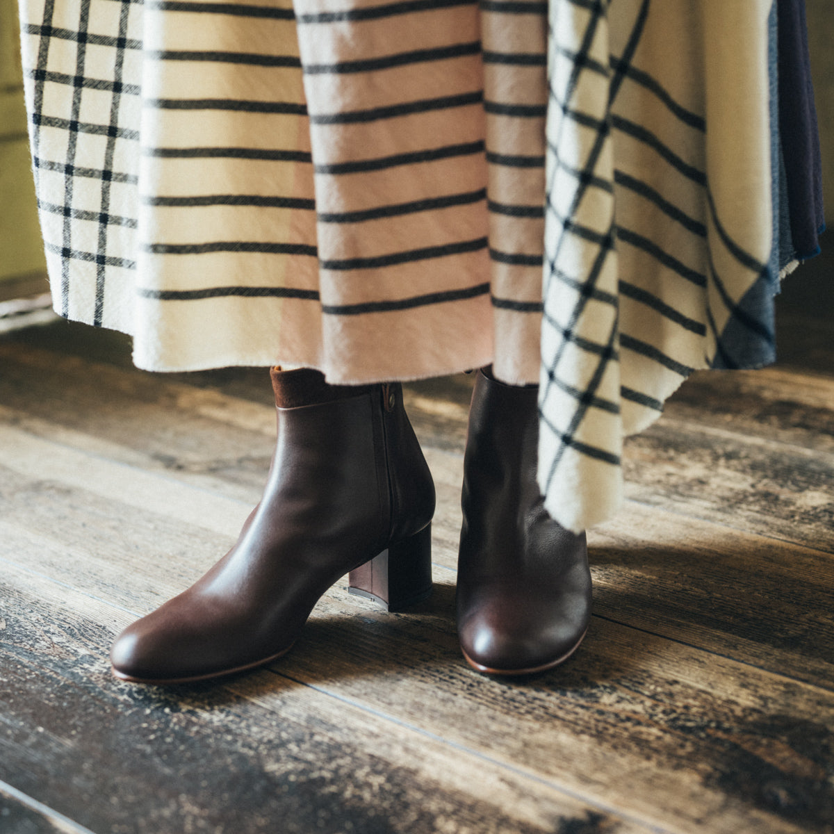 C-2367 TWO-TONE SIDE-ZIP BOOTS DBR – chausser online store