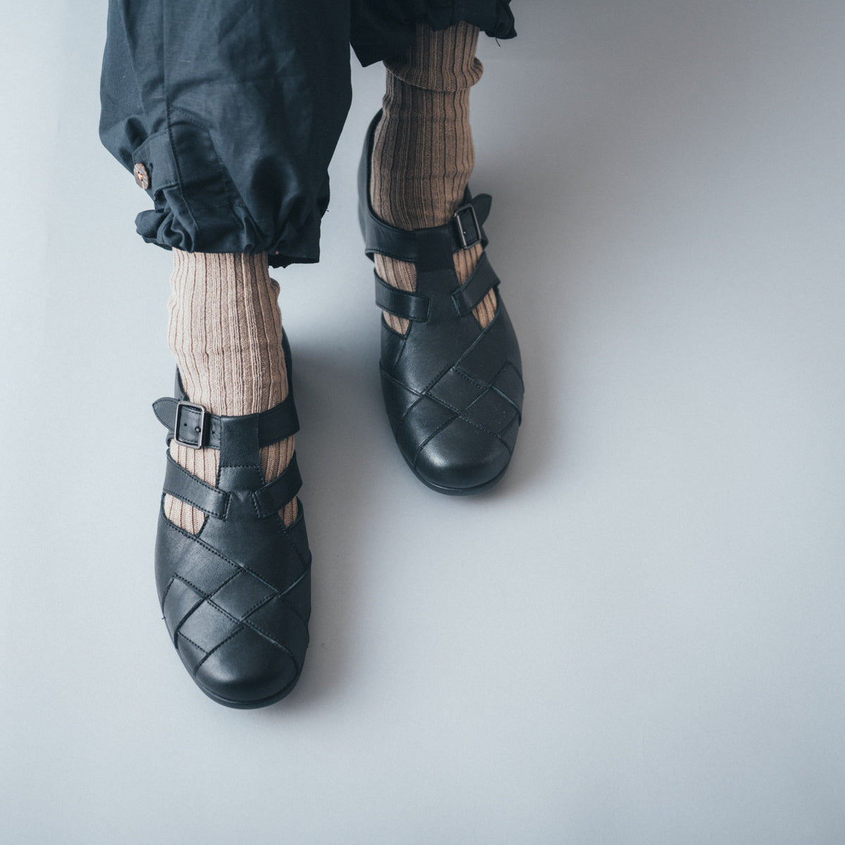 TR-029 WOVEN LEATHER STRAP SHOES BL – chausser online store
