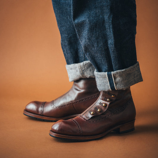 【受注オーダー／納期：2026年3月下旬】C-7063GA　BUTTON BOOTS DBR