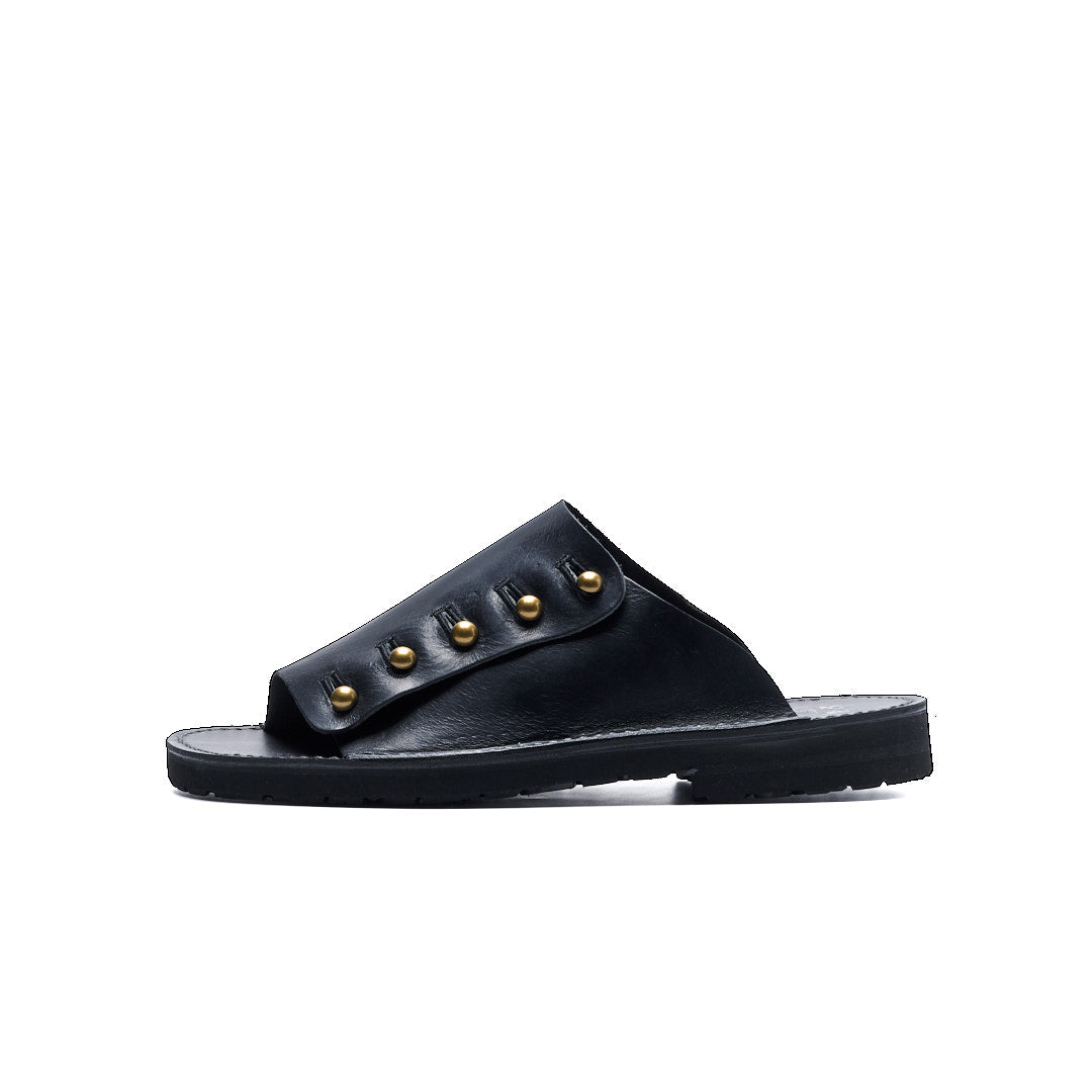 【受注オーダー／納期：2026年3月下旬】C-7050PU　BUTTON SANDALS BL